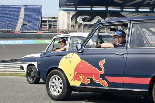 Tsunoda et Verstappen font la course en marche arrière