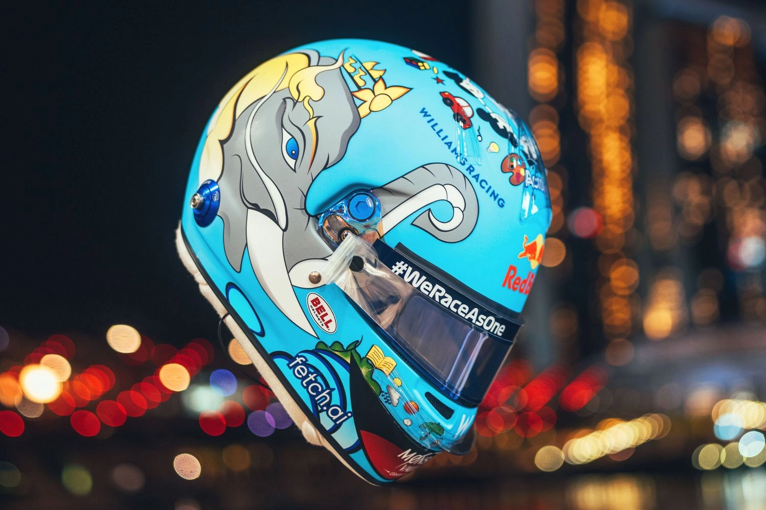 Le casque d&rsquo;Albon mis aux enchères rapporte près de 100 000 euros