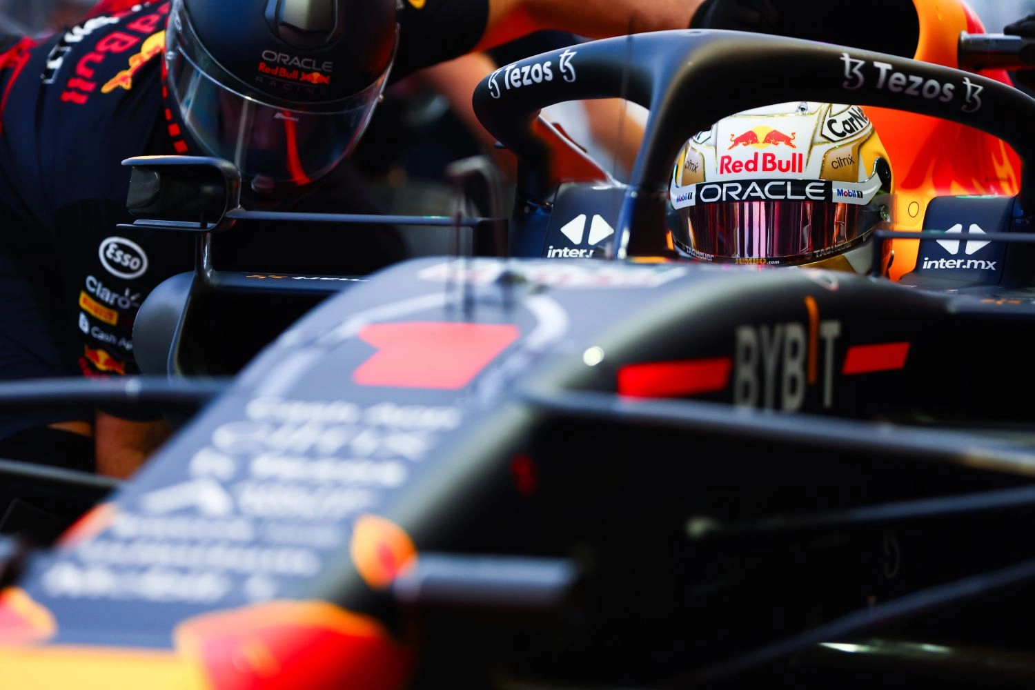 Verstappen a un pilotage plus "naturel" que Vettel selon Horner