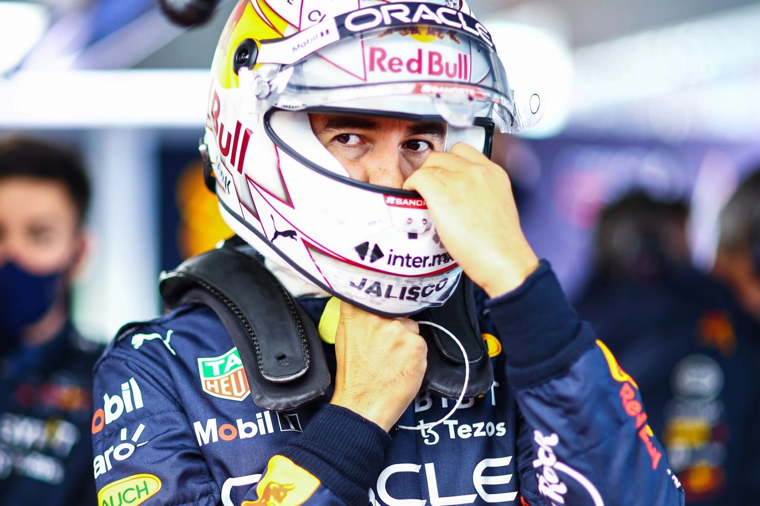 Sergio Perez apporte également un casque spécial Suzuka 2022