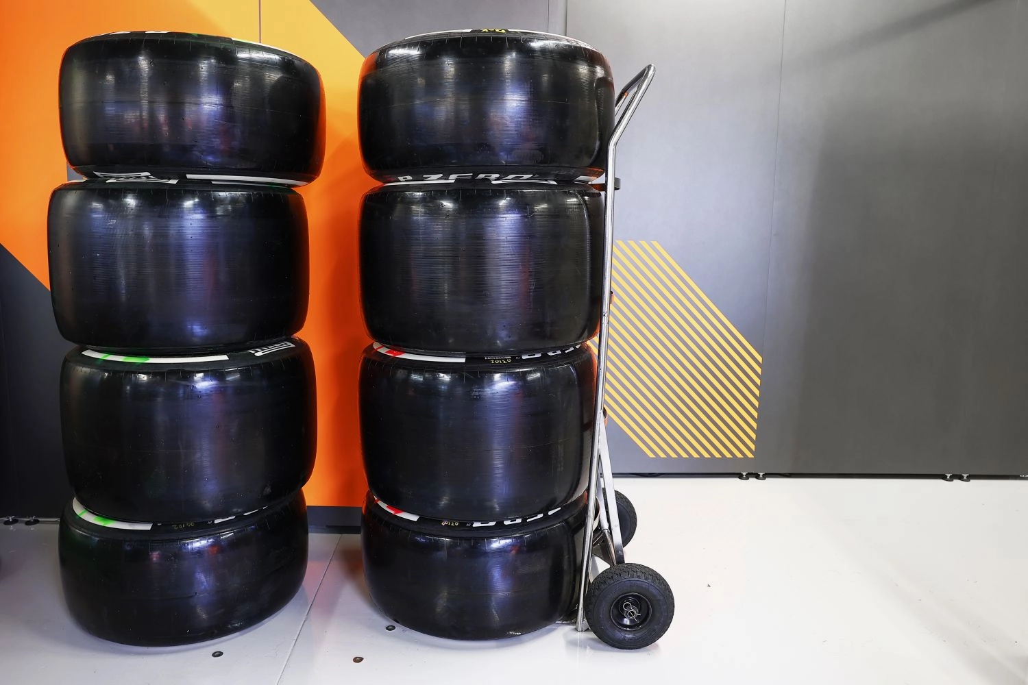 Obliger les pilotes à utiliser les trois types de pneus en course, la proposition de Karun Chandhok