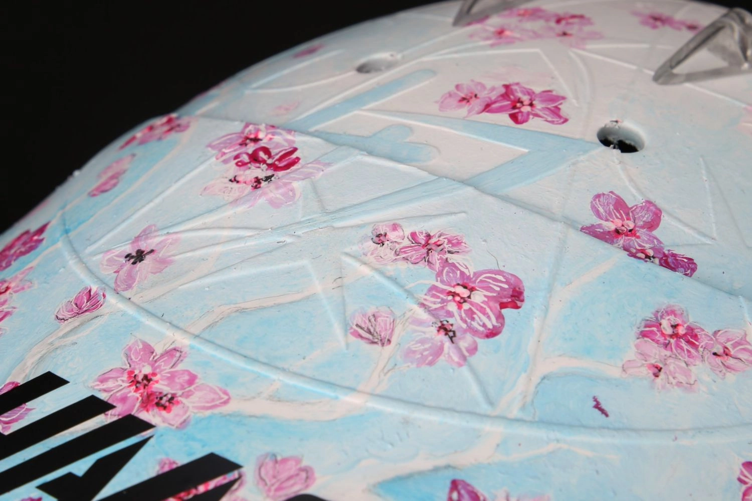 Le casque spécial de Mick Schumacher au Japon aux couleurs des cerisiers