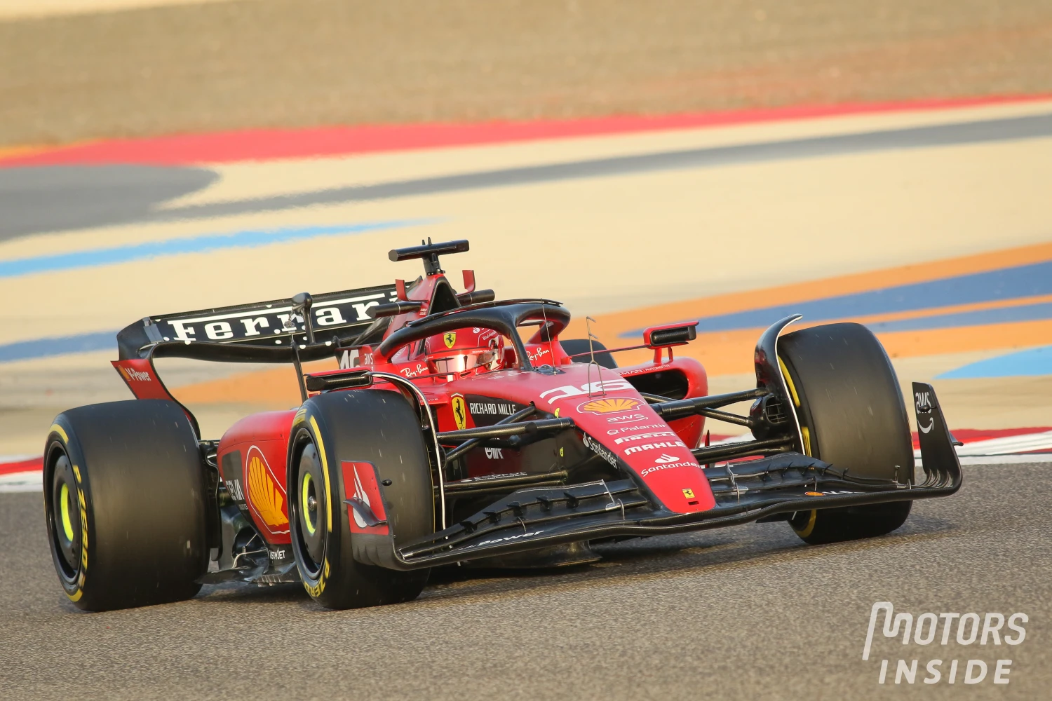 Le pli dans le museau de la Ferrari SF-23 en ligne droite est un « oubli »