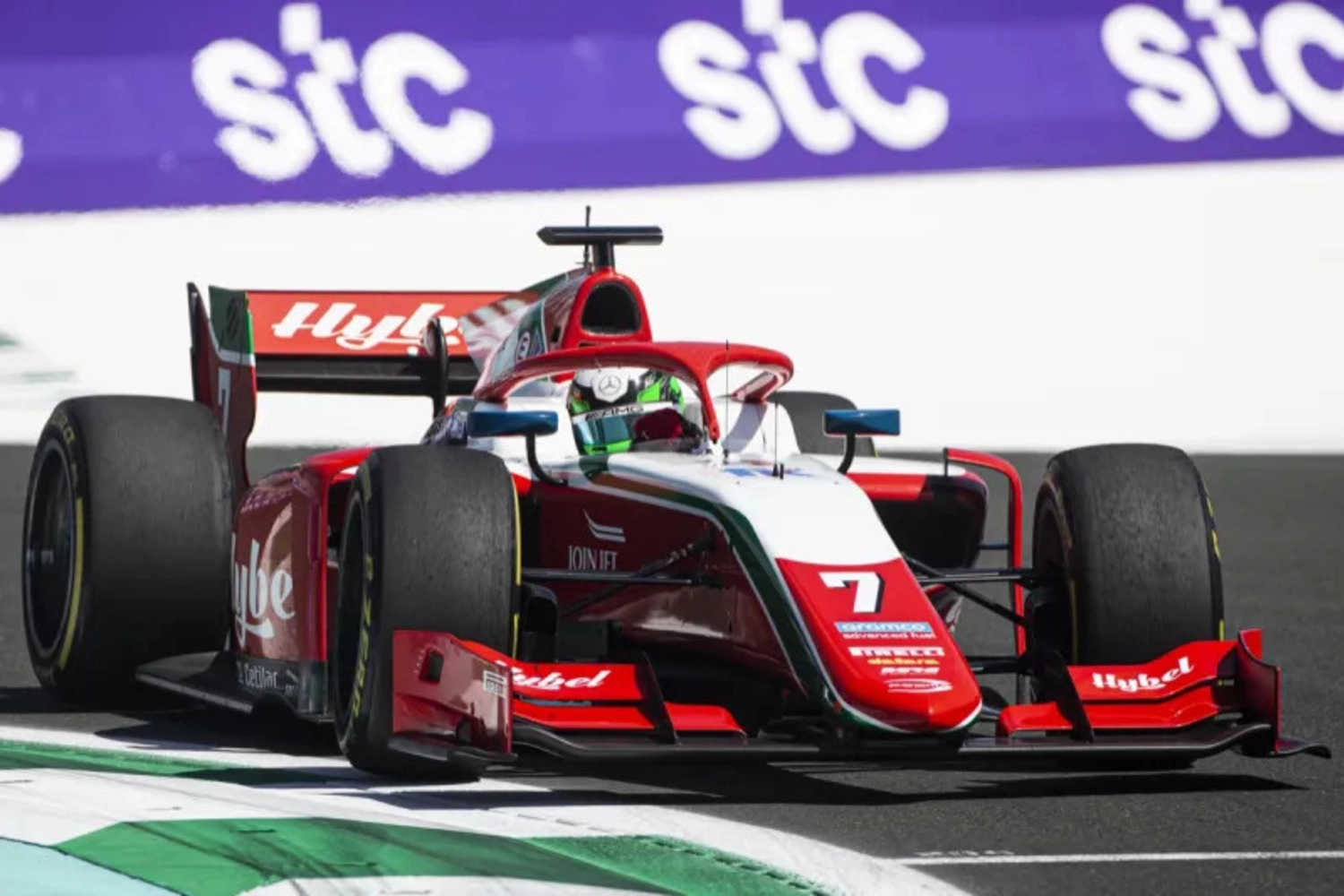 Grand Prix F2 d&rsquo;Abu Dhabi : Vesti remporte la course sprint et grapille sur Pourchaire