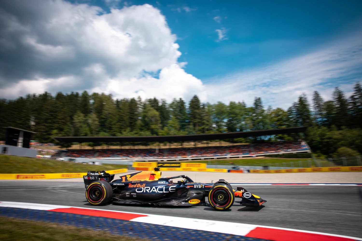 Max Verstappen n&rsquo;écope d&rsquo;aucune pénalité pour avoir gêné Kevin Magnussen