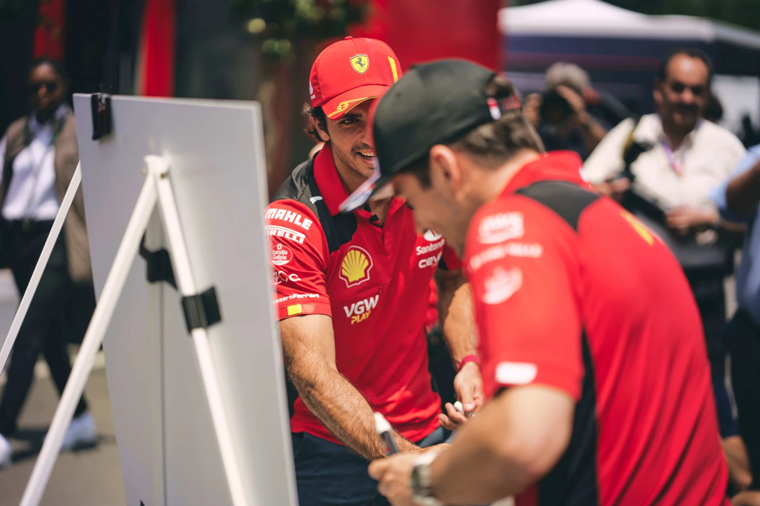 Pour Damon Hill, le duo Leclerc Sainz manque de régularité