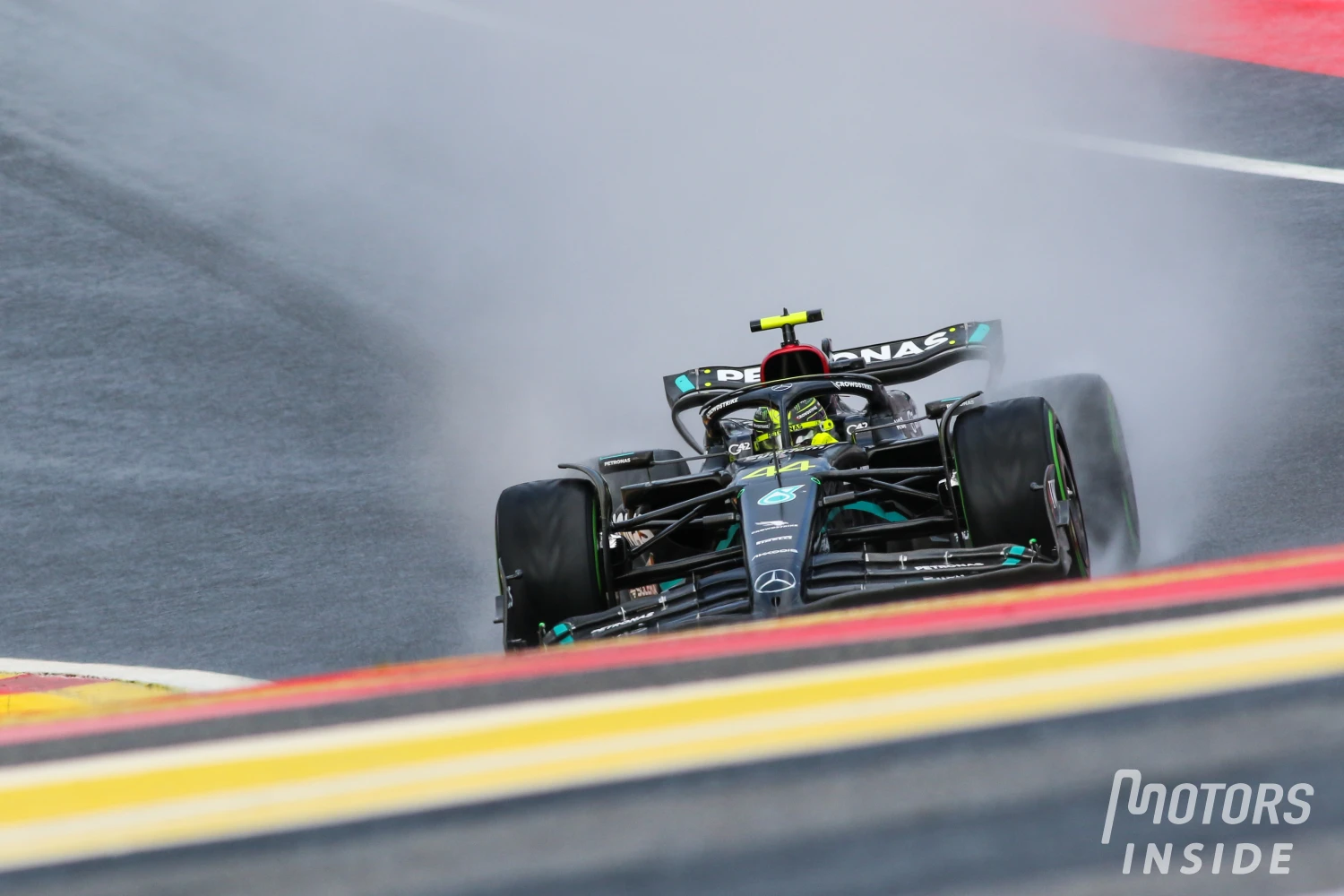 Lewis Hamilton écope d&rsquo;une sanction de cinq secondes au Sprint