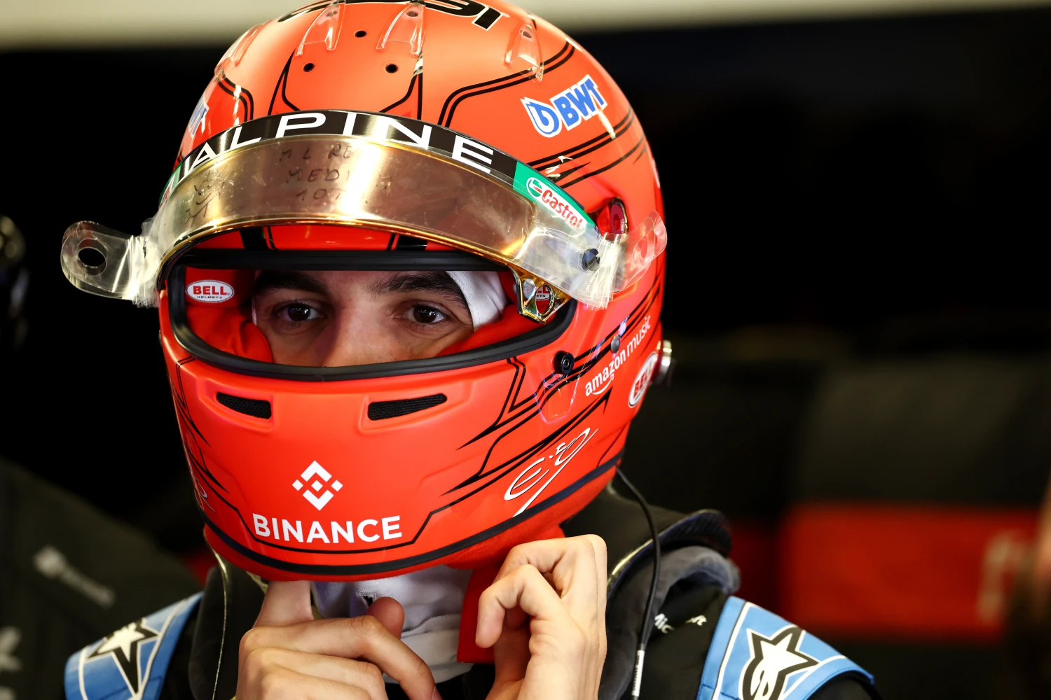 Esteban Ocon fait gagner son casque du GP Explorer 2 avec une tombola