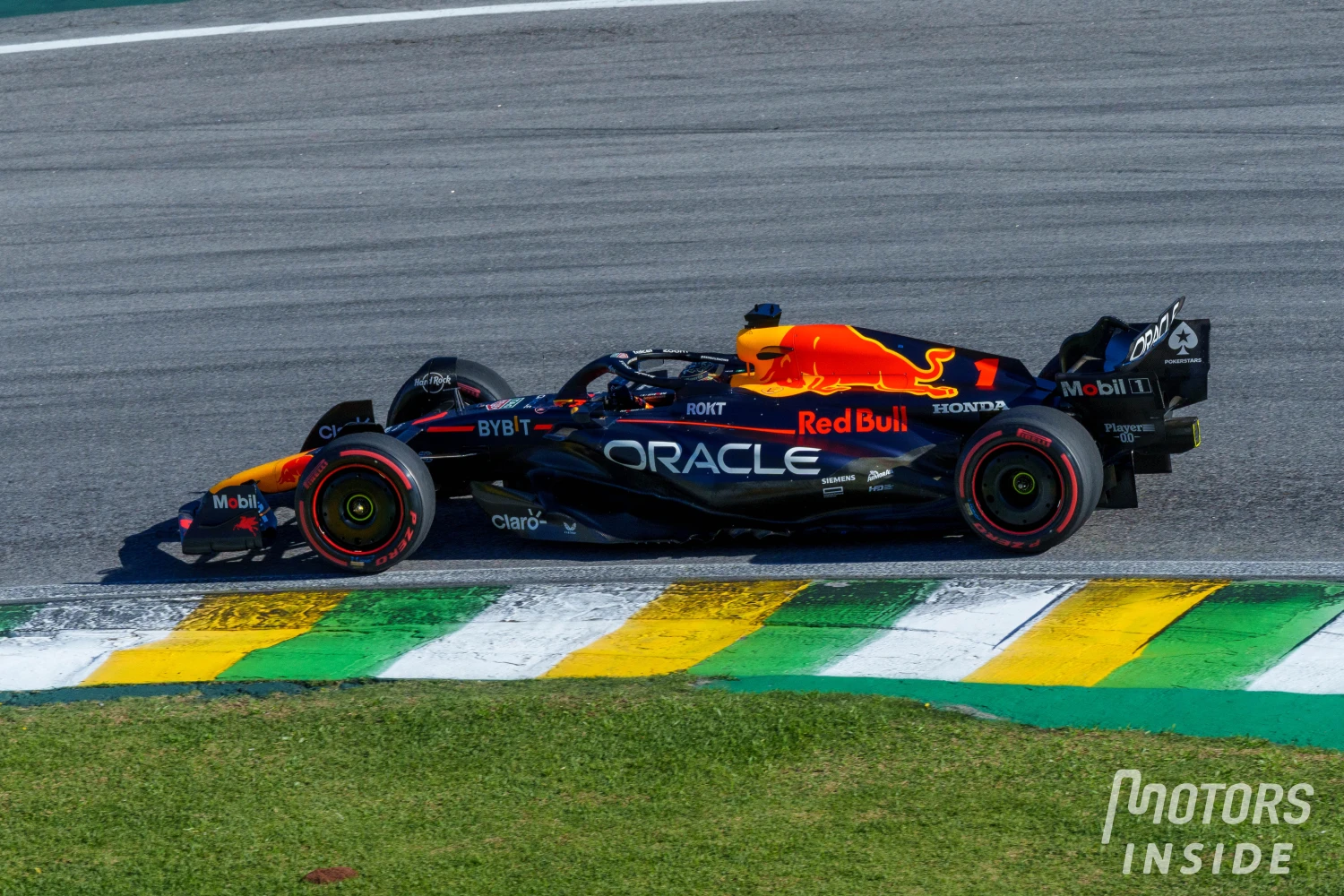 Grand Prix du Brésil : Max Verstappen remporte à nouveau la mise, Alonso lui vole la vedette, sur le podium