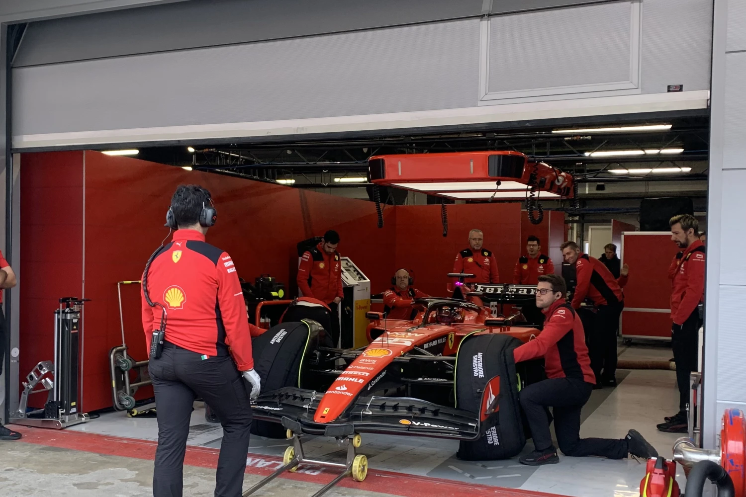 Spéculant sur l&rsquo;arrivée de Lewis Hamilton et les résultats annuels de Ferrari, l&rsquo;action en bourse décolle de 8%