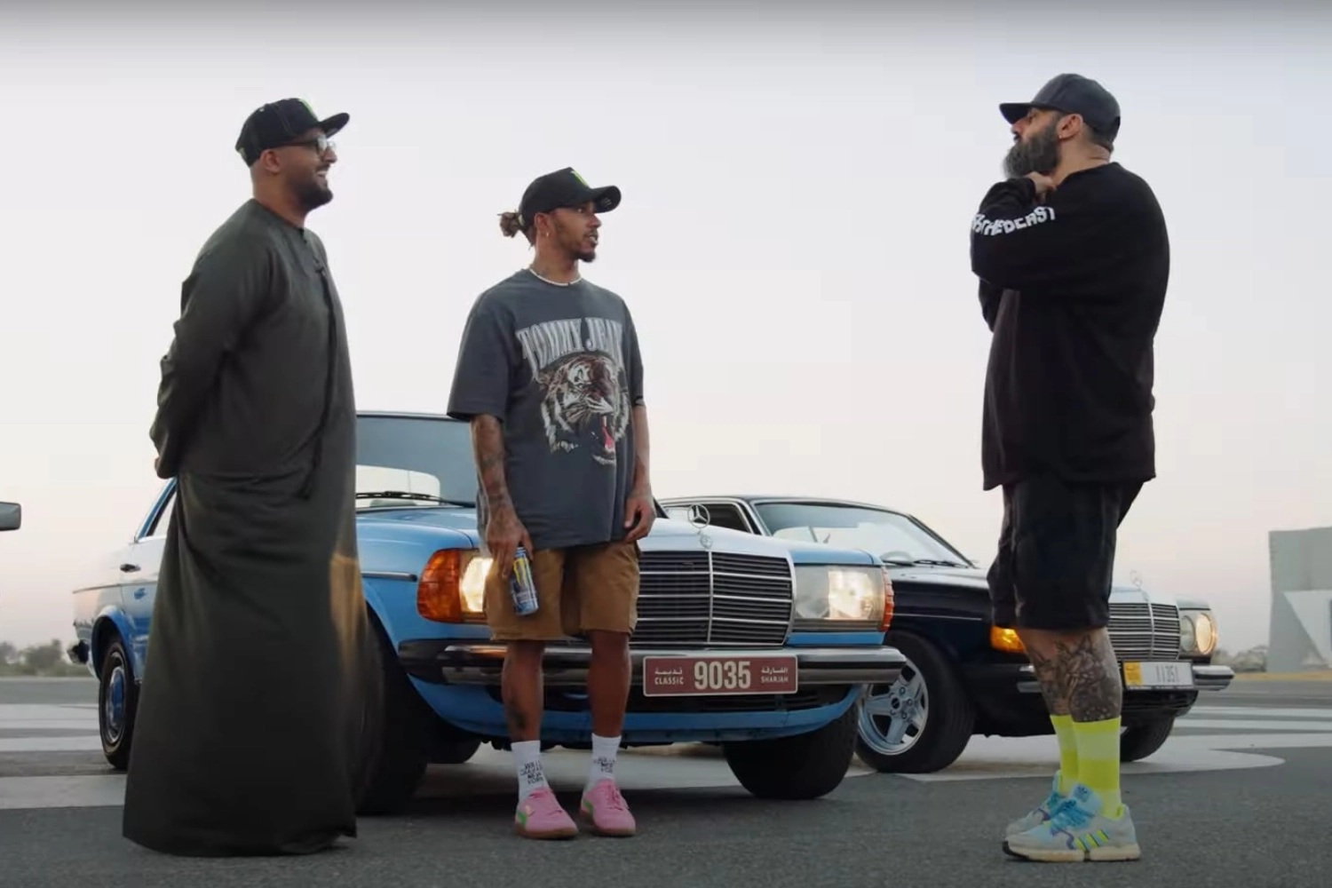 Monster Energy sort une vidéo impressionnante avec Lewis Hamilton en train de sauter en parachute