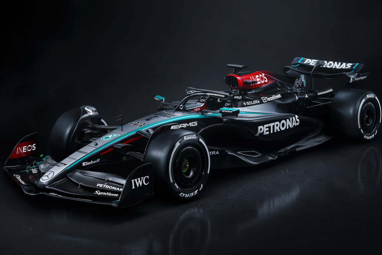 Mercedes dévoile sa monoplace 2024, la W15