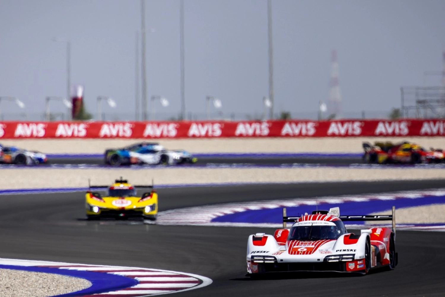 1812 kilomètres du Qatar – Course (Maj) : A Porsche la gloire, à Peugeot les honneurs puis l&rsquo;horreur