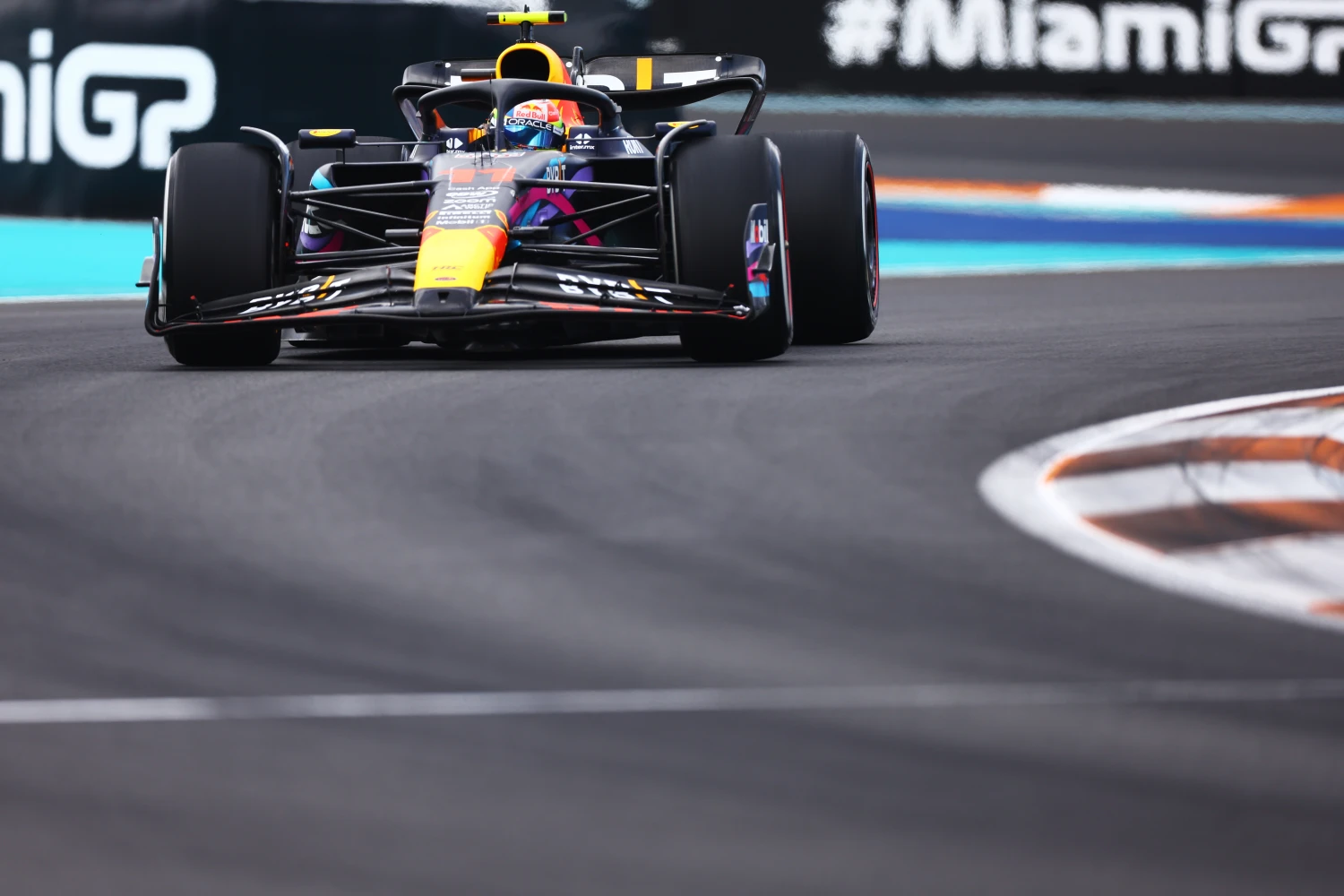 Sergio Perez a évité « la catastrophe » avec Max Verstappen lors d&rsquo;un départ catastrophique