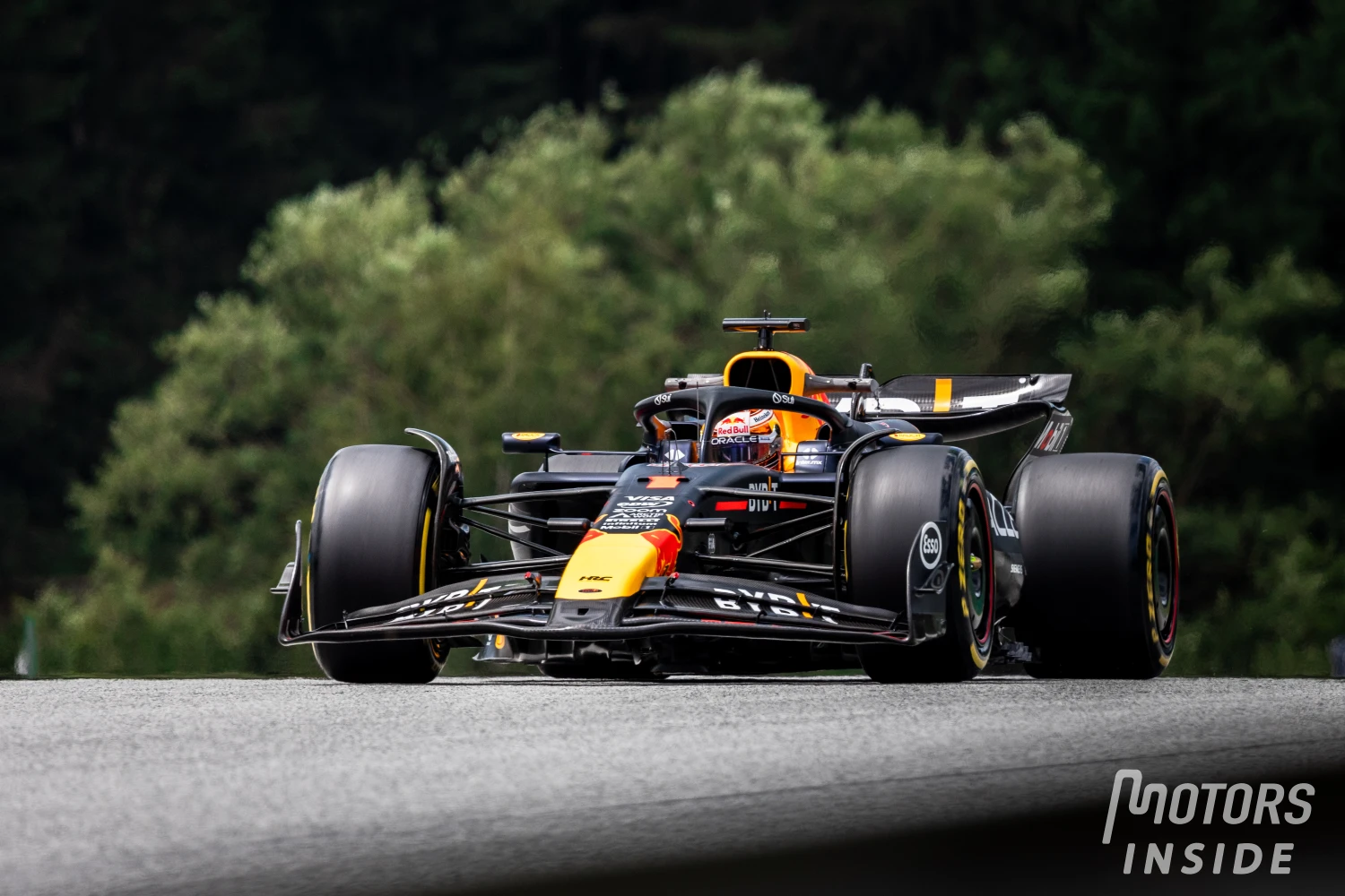 Grand Prix d&rsquo;Autriche – Essais libres : Max Verstappen en tête malgré une panne moteur, McLaren et Mercedes cachent leur jeux