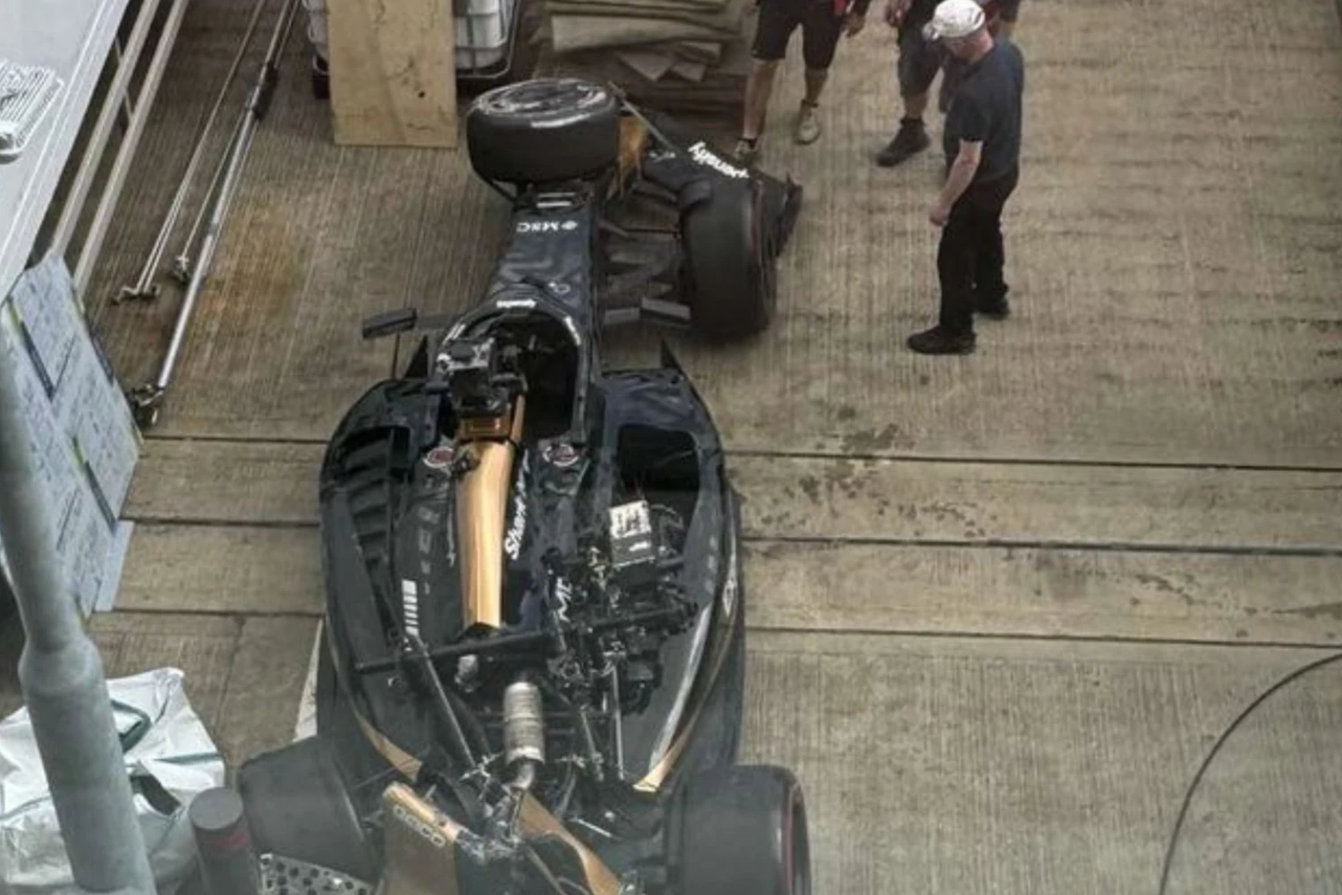 Une F1 d&rsquo;Apex GP, la 11ème écurie du film de Brad Pitt, s&rsquo;est crashée