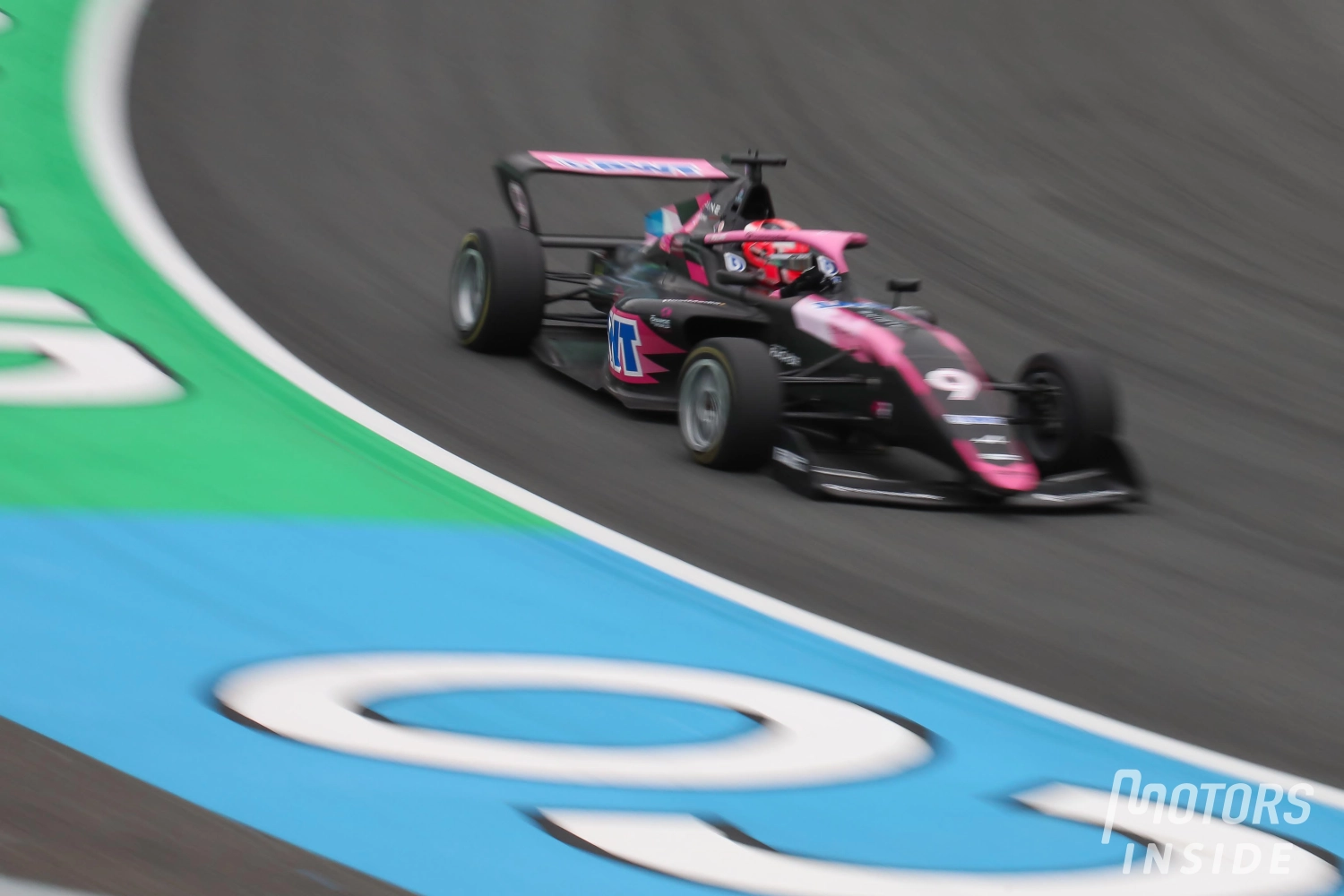 F1 Academy Pays-Bas – Course 1 : Abbi Pulling en patronne