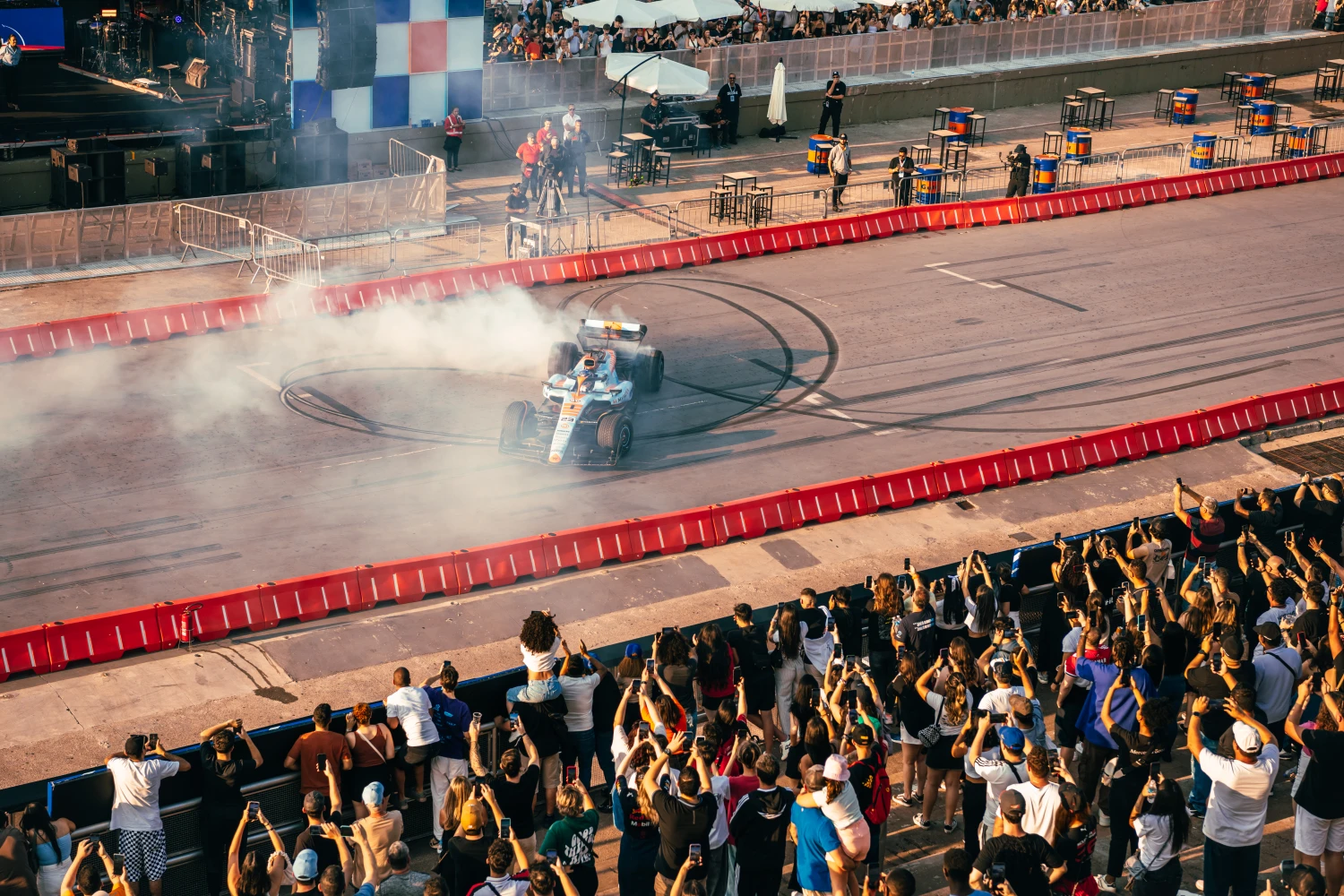 Alex Albon à bord d&rsquo;une Williams aux couleurs de Gulf au Speed ​​Festival à São Paulo