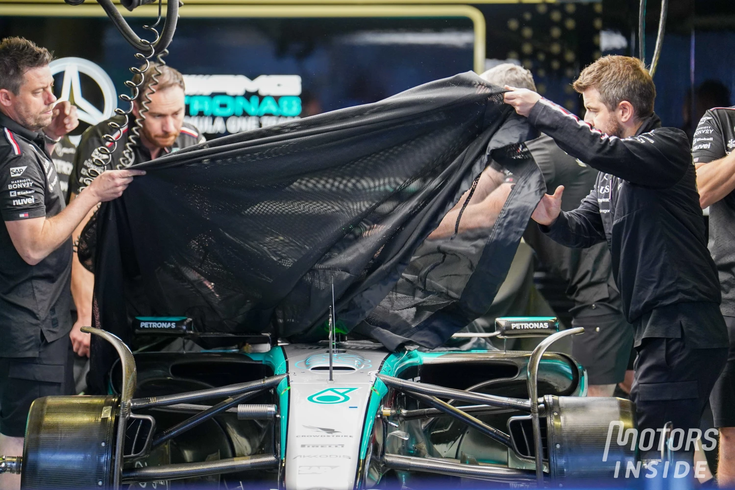 Mercedes brise un couvre feu à São Paulo