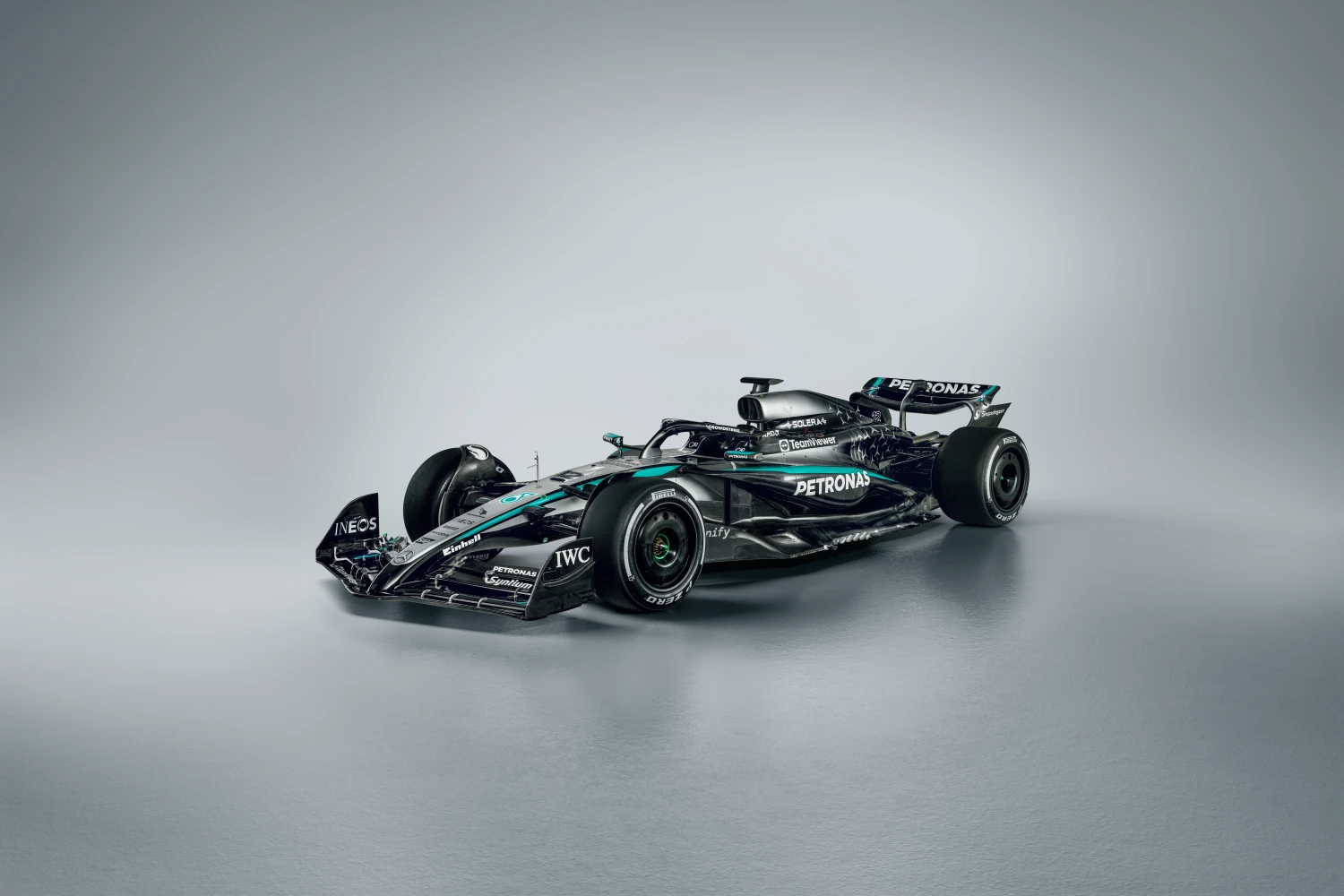 Mercedes dévoile sa W16 juste avant les essais à Bahreïn