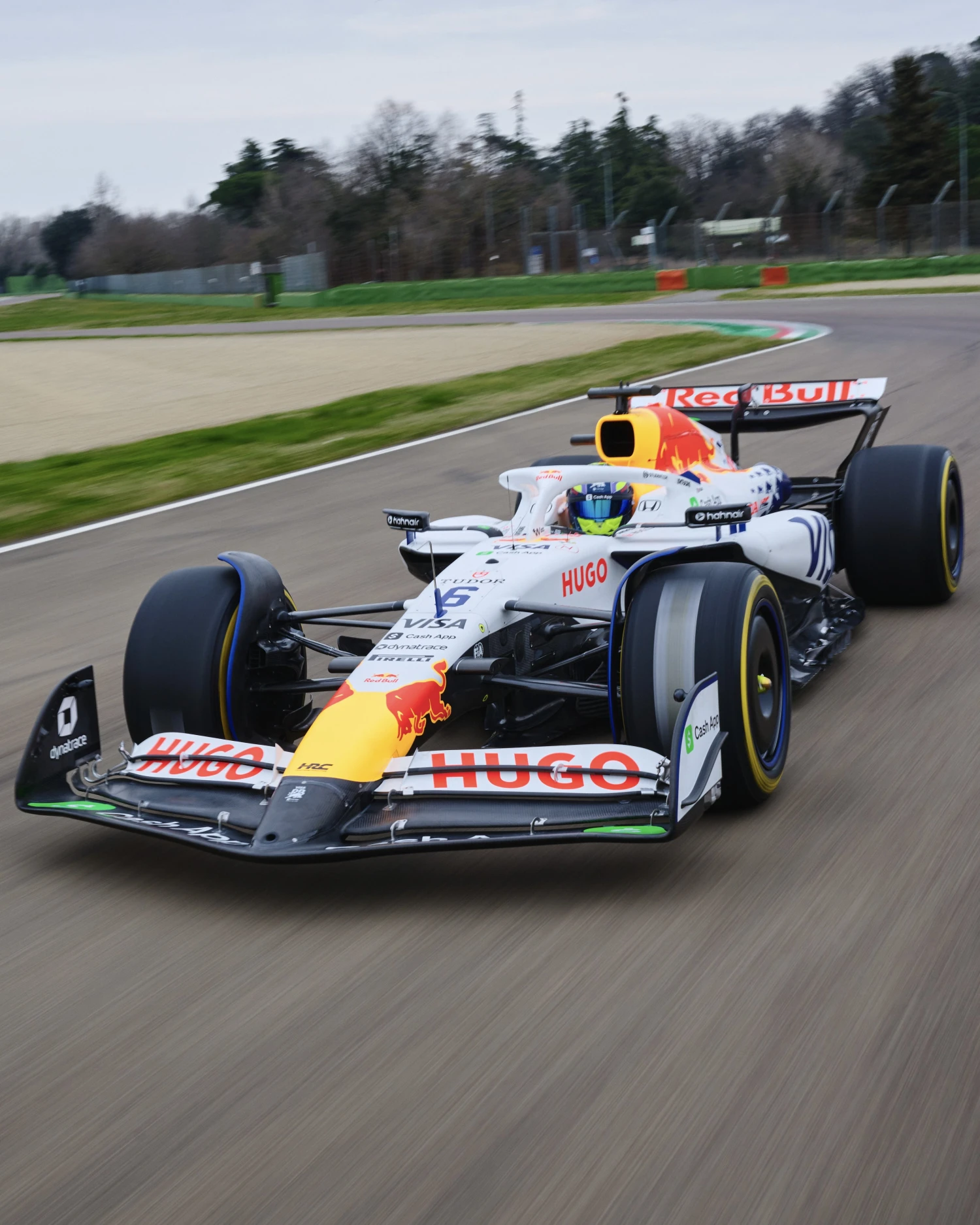 Isack Hadjar en roulage avec la Racing Bulls à Imola (photos)