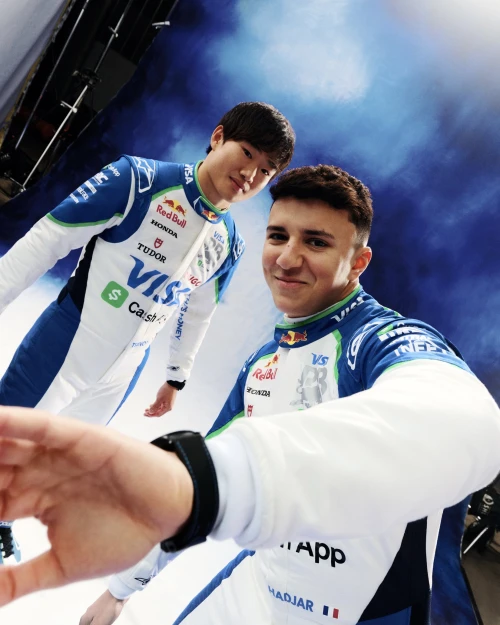 Les photos des tenues 2025 des pilotes Racing Bulls