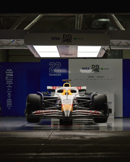 Les photos du premier roulage de la Racing Bulls VCARB02