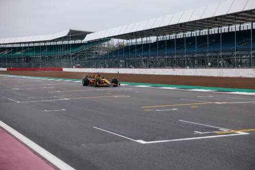 Les photos de la McLaren MCL39 en livrée camo à Silverstone