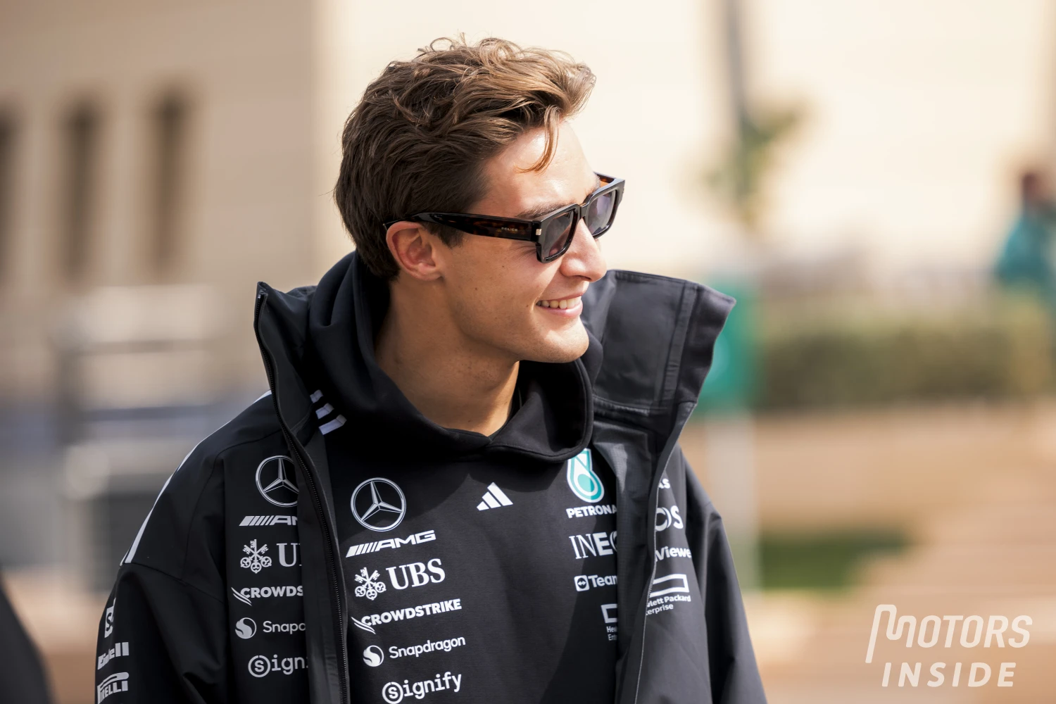 George Russell défend l&rsquo;authenticité des pilotes après les nouvelles règles de la FIA contre les jurons