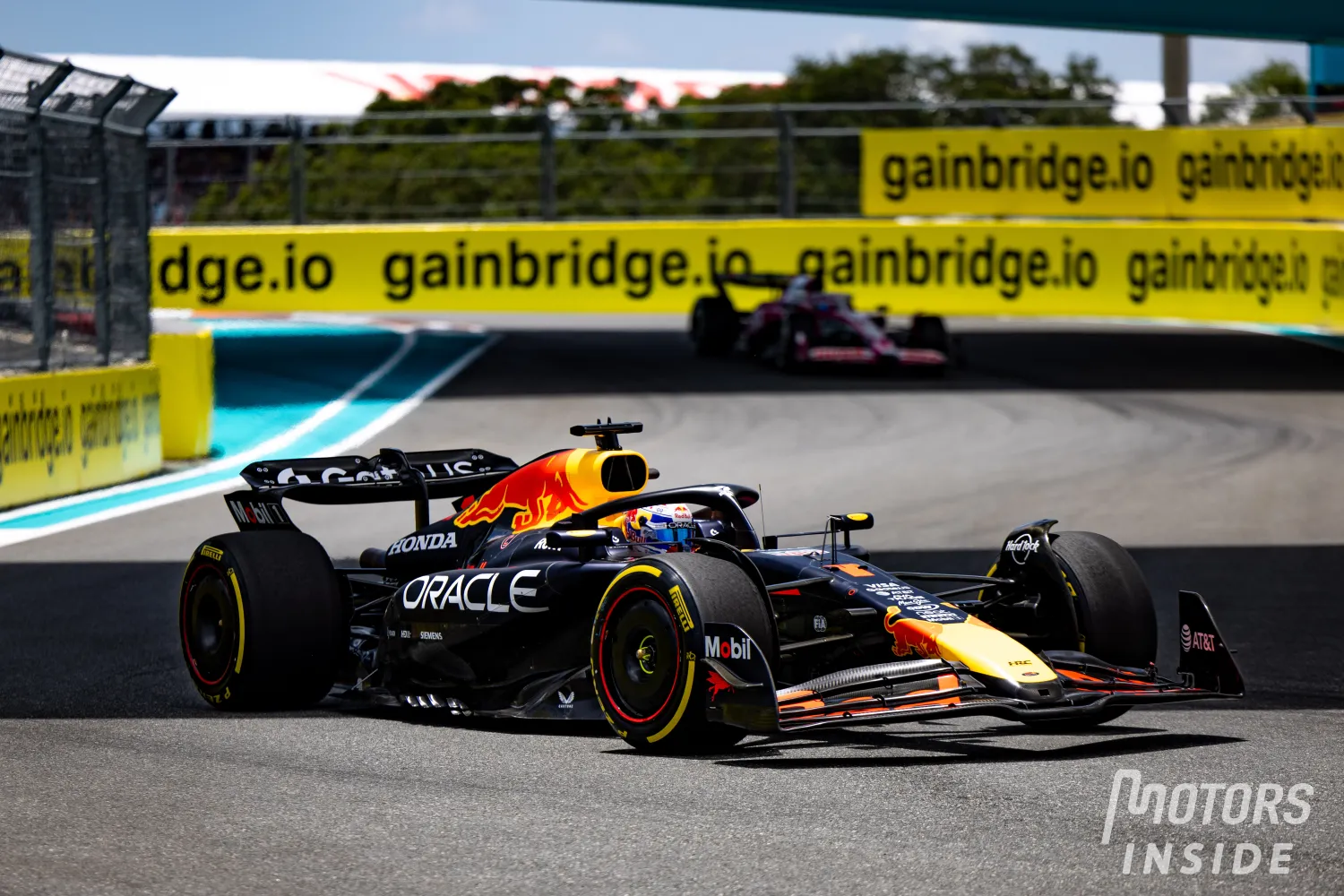 Verstappen évite une pénalité, Red Bull réprimandé