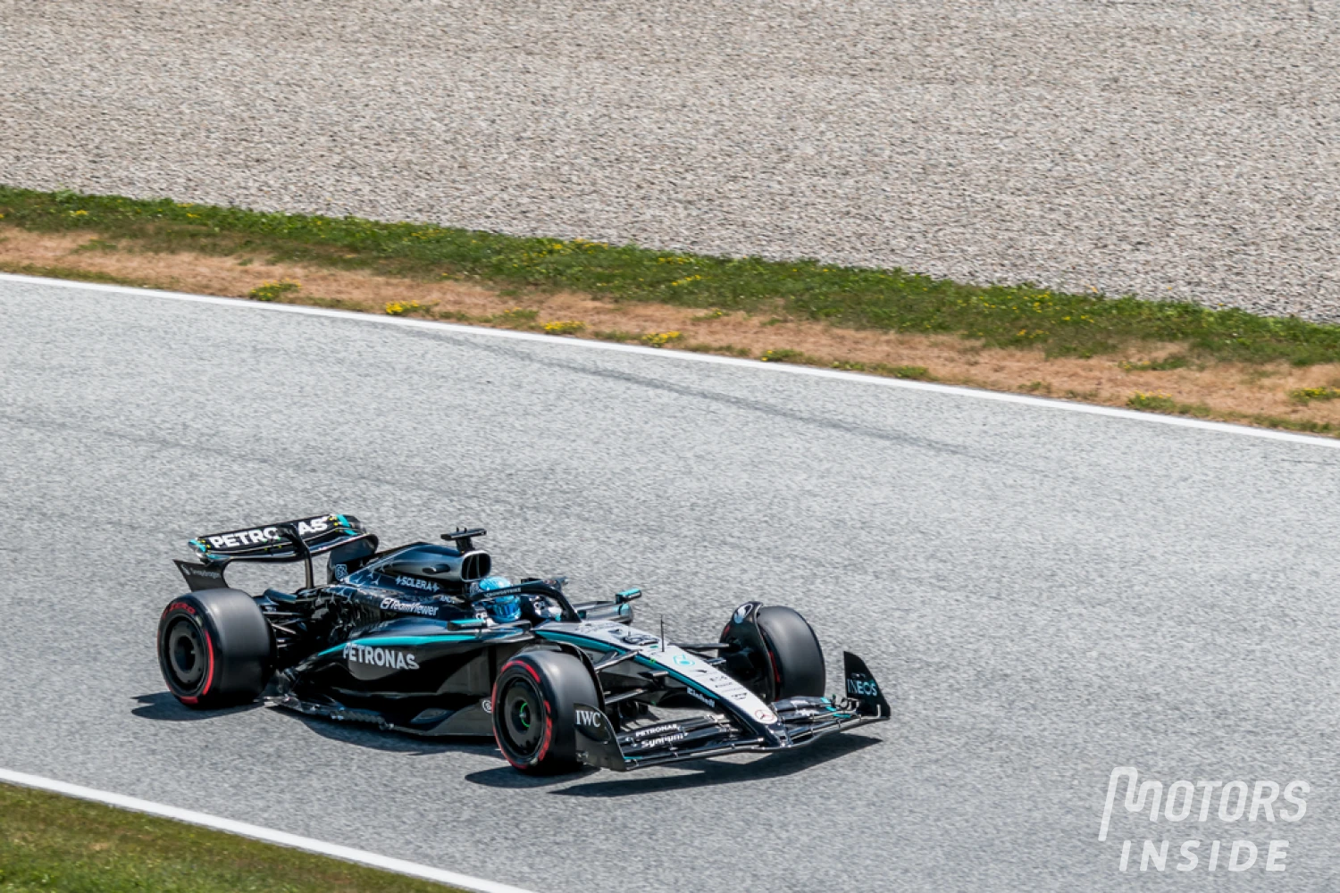 George Russell : « Nous sommes encore nulle part lors des courses chaudes »