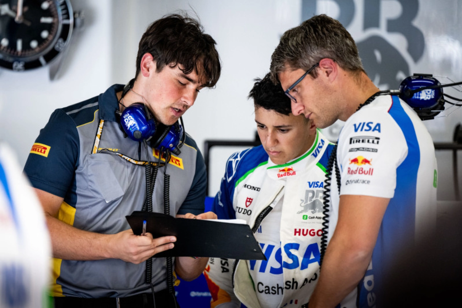 Pirelli a bouclé deux jours d&rsquo;essais à Barcelone avec Russell, Hadjar, Tsunoda et Antonelli