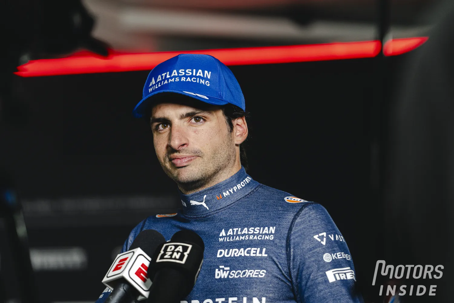 Carlos Sainz pointe du doigt « un aspect dont on parle peu » qui pénalise Lewis Hamilton