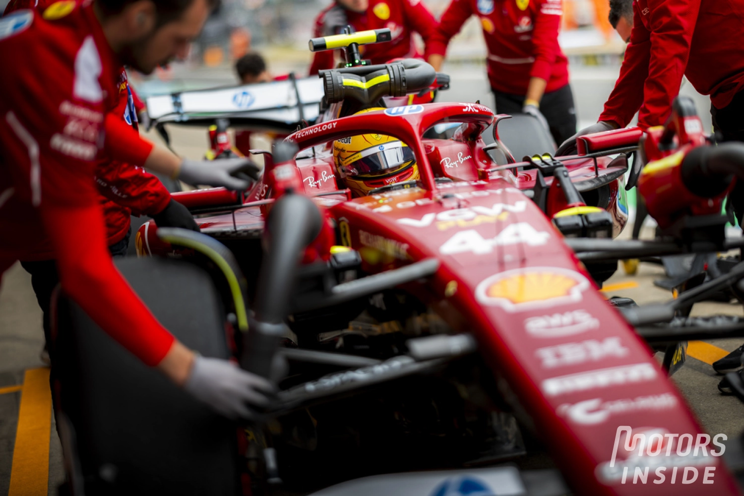 Une stratégie coûteuse met fin à la série de podiums historiques de Hamilton