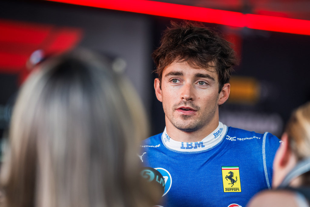 Charles Leclerc s&rsquo;avoue impuissant face au rythme de Verstappen et des McLaren