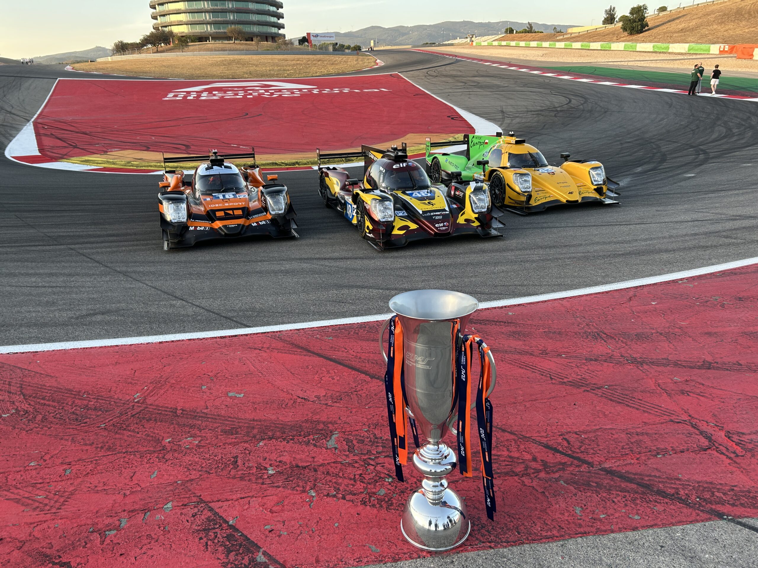 Trois équipes peuvent décrocher le titre en LMP2.