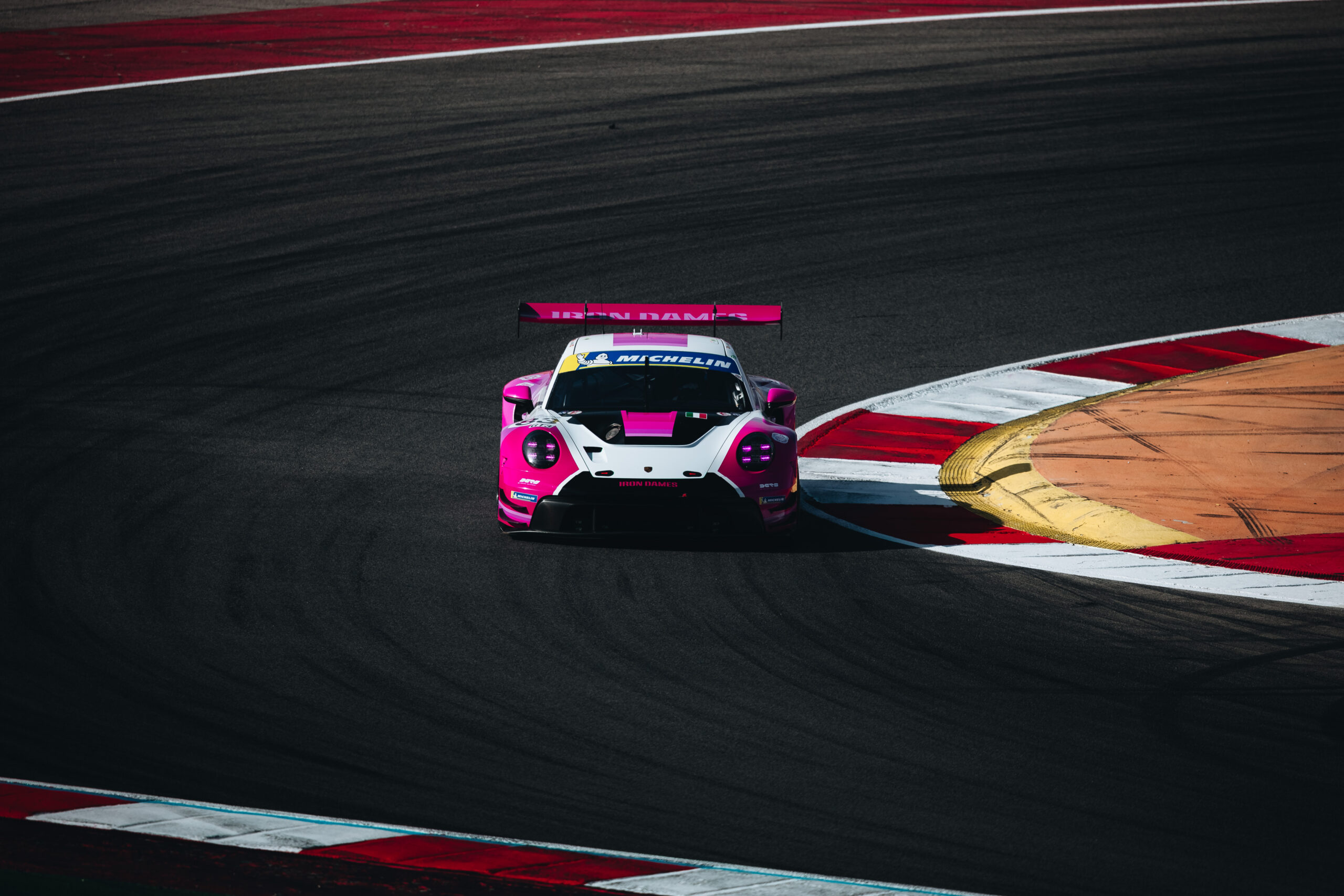 Vanina Ickx est revenue à la compétition en Michelin Le Mans Cup.