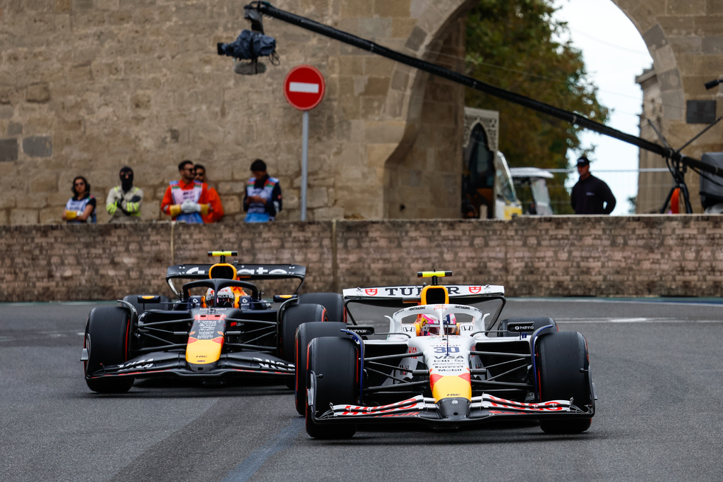 Yuki Tsunoda et Liam Lawson au Grand Prix d'Azerbaïdjan. Overtake Agency / Laurent LEFEBVRE