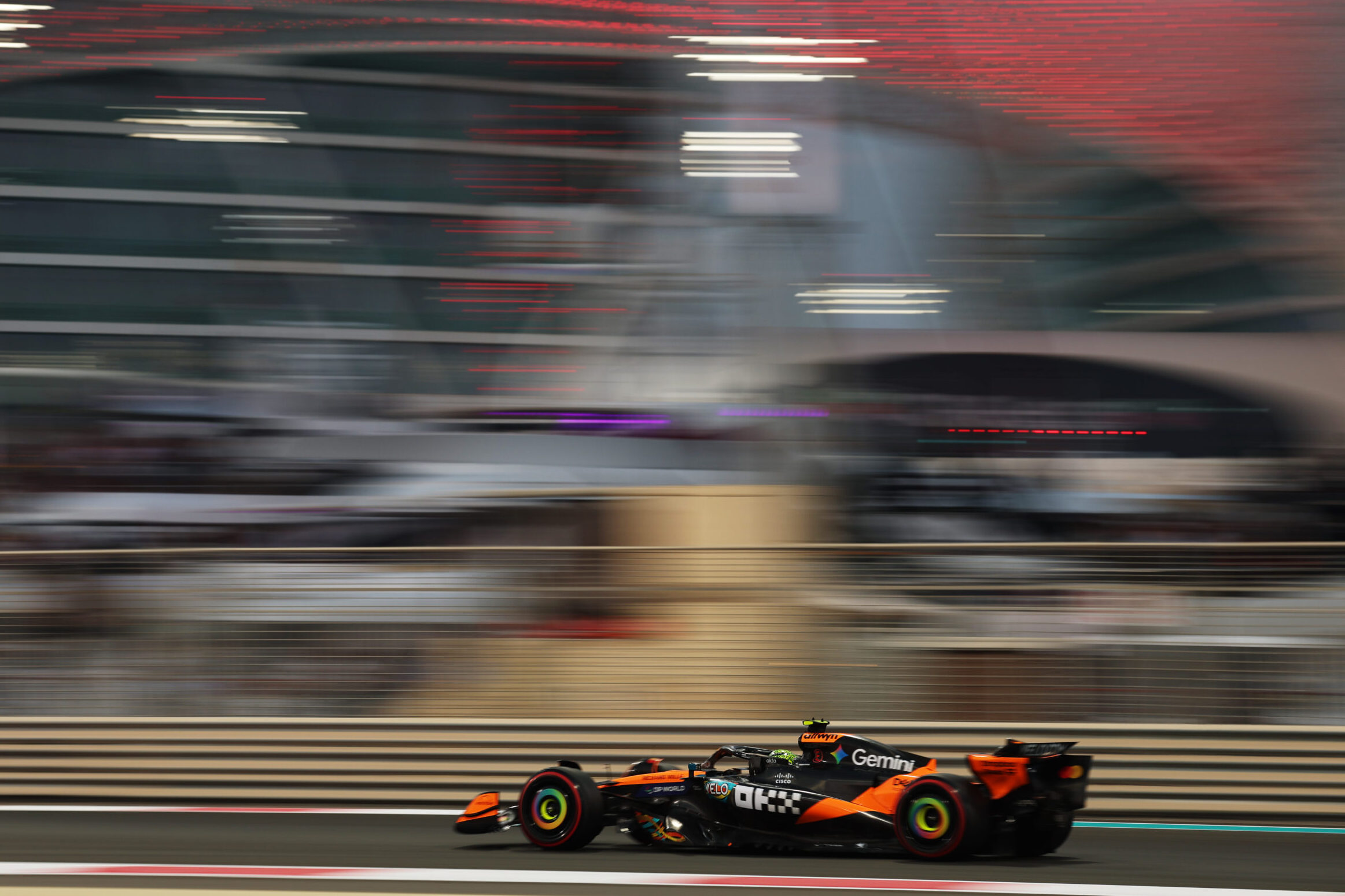 Grand Prix d&rsquo;Abu Dhabi — Essais Libres 2 : Norris confirme devant Verstappen, Piastri en difficulté